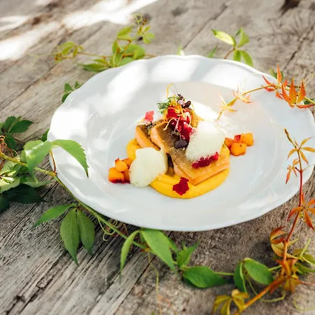 Landgasthof Linde Отель 4*